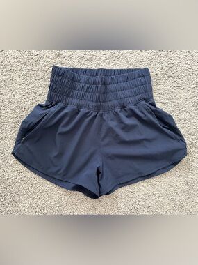 Abercrombie & Fitch YPB Ultra High Rise motionTEK Shorts